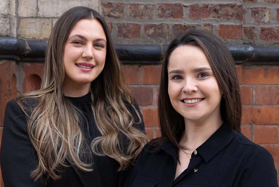 Hannah Barlow (L), Sophie Hughes (R)